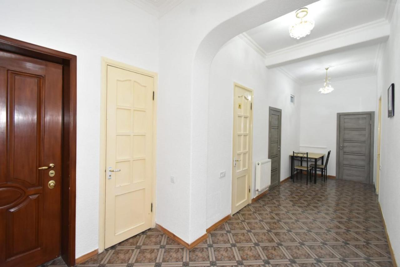 Guesthouses Opera Єреван Екстер'єр фото