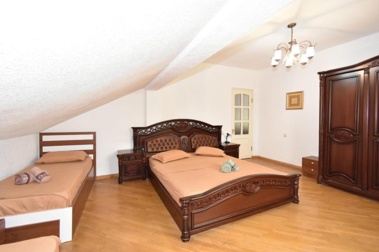 Guesthouses Opera Єреван Екстер'єр фото