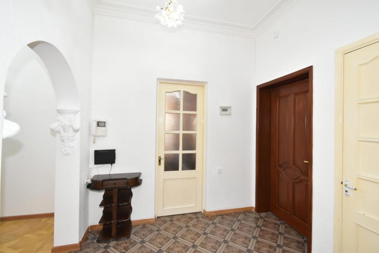 Guesthouses Opera Єреван Екстер'єр фото