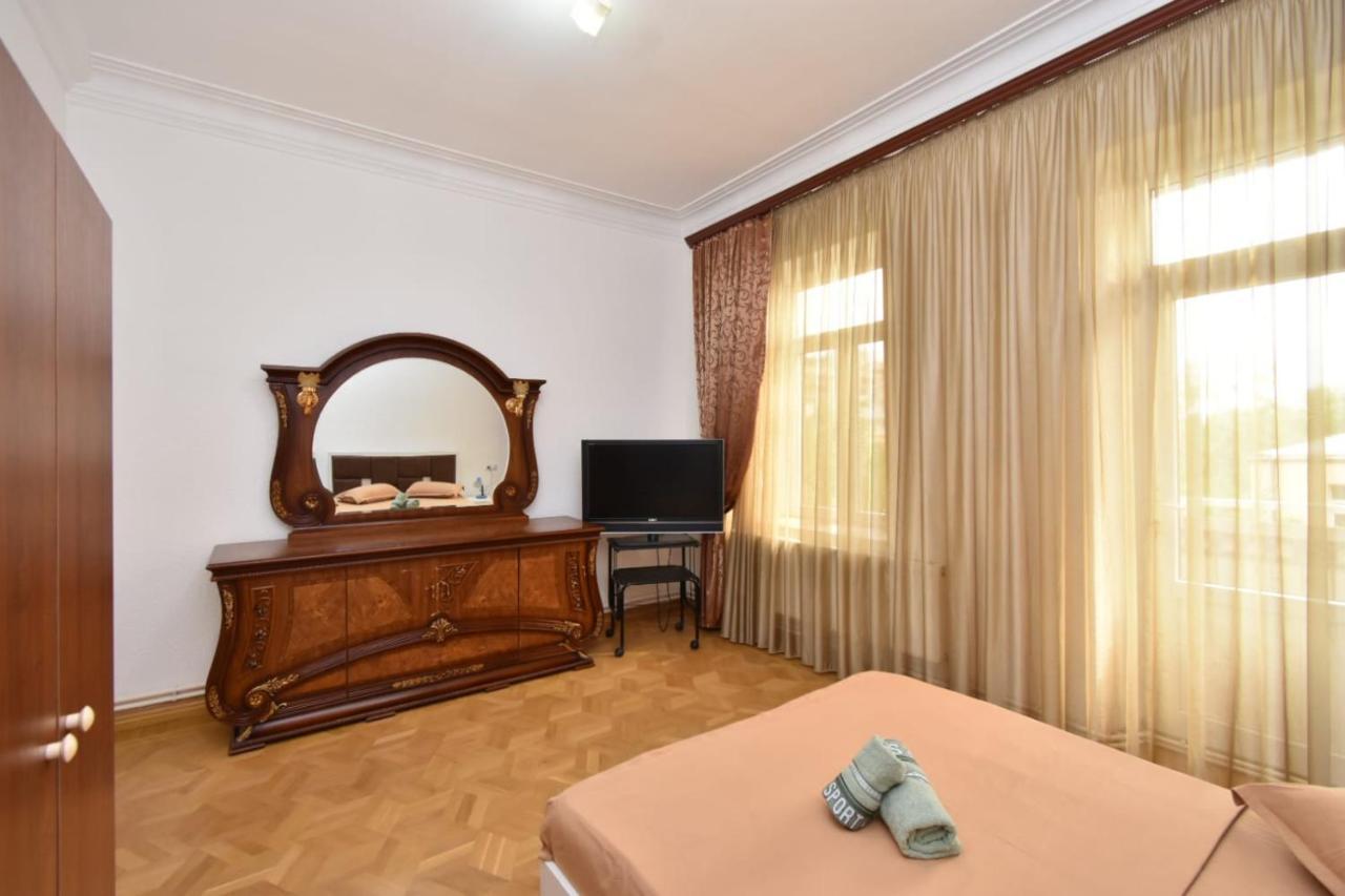 Guesthouses Opera Єреван Екстер'єр фото