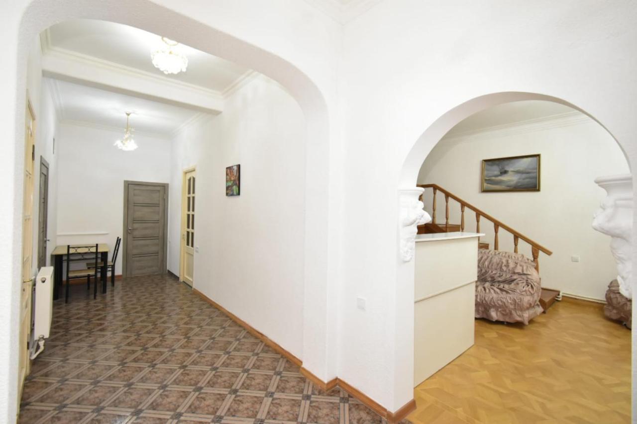 Guesthouses Opera Єреван Екстер'єр фото