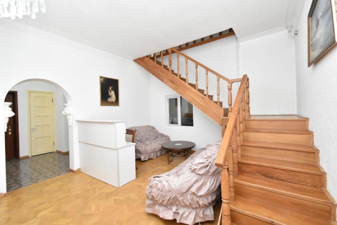 Guesthouses Opera Єреван Екстер'єр фото