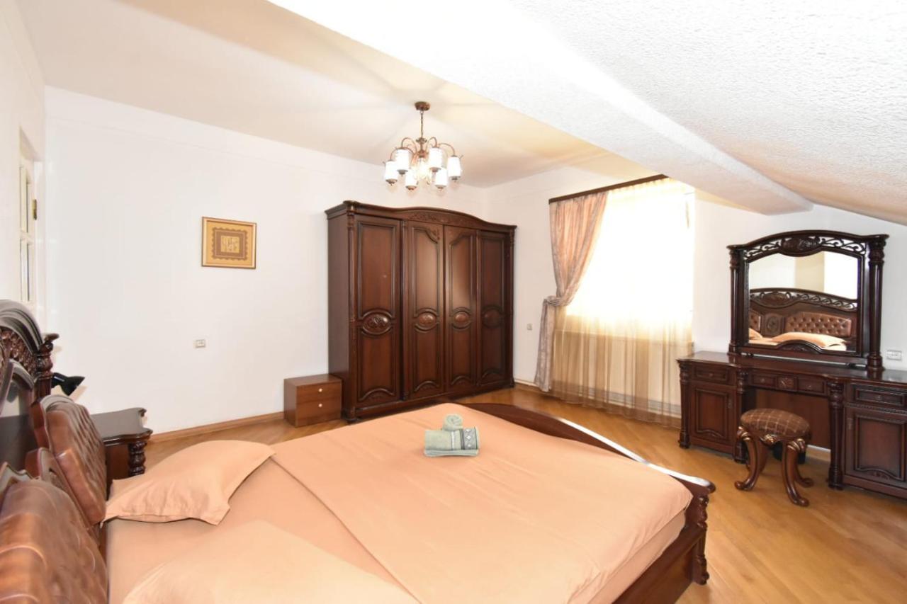 Guesthouses Opera Єреван Екстер'єр фото